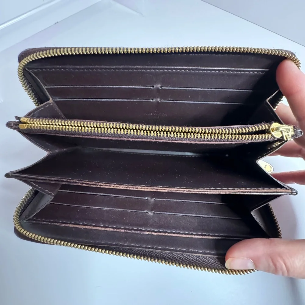 Louis Vuitton Vernis Amarante Zippy Wallet
